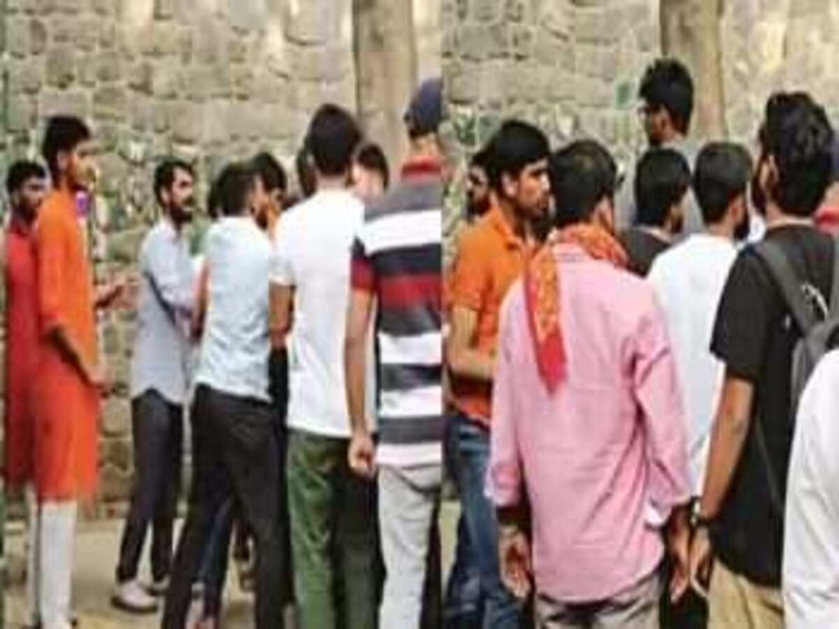 छात्रों पर हमले के