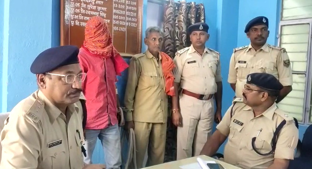 पति को पुलिस ने किया गिरफ्तार