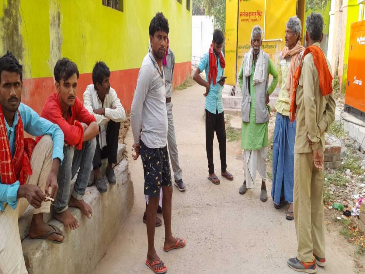 कैमूर: सड़क पर खड़े