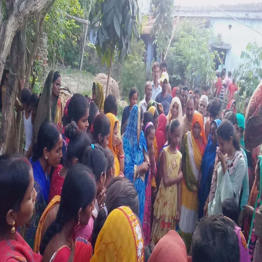 नदी में स्नान करने