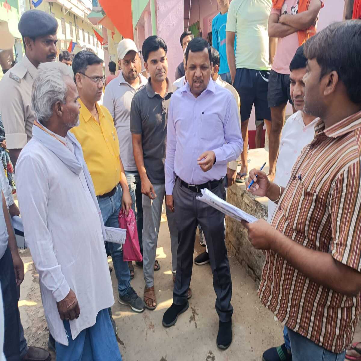 एसडीएम मनोज कुमार ने