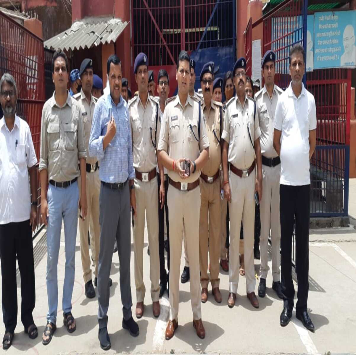 हर वार्ड की तलाशी