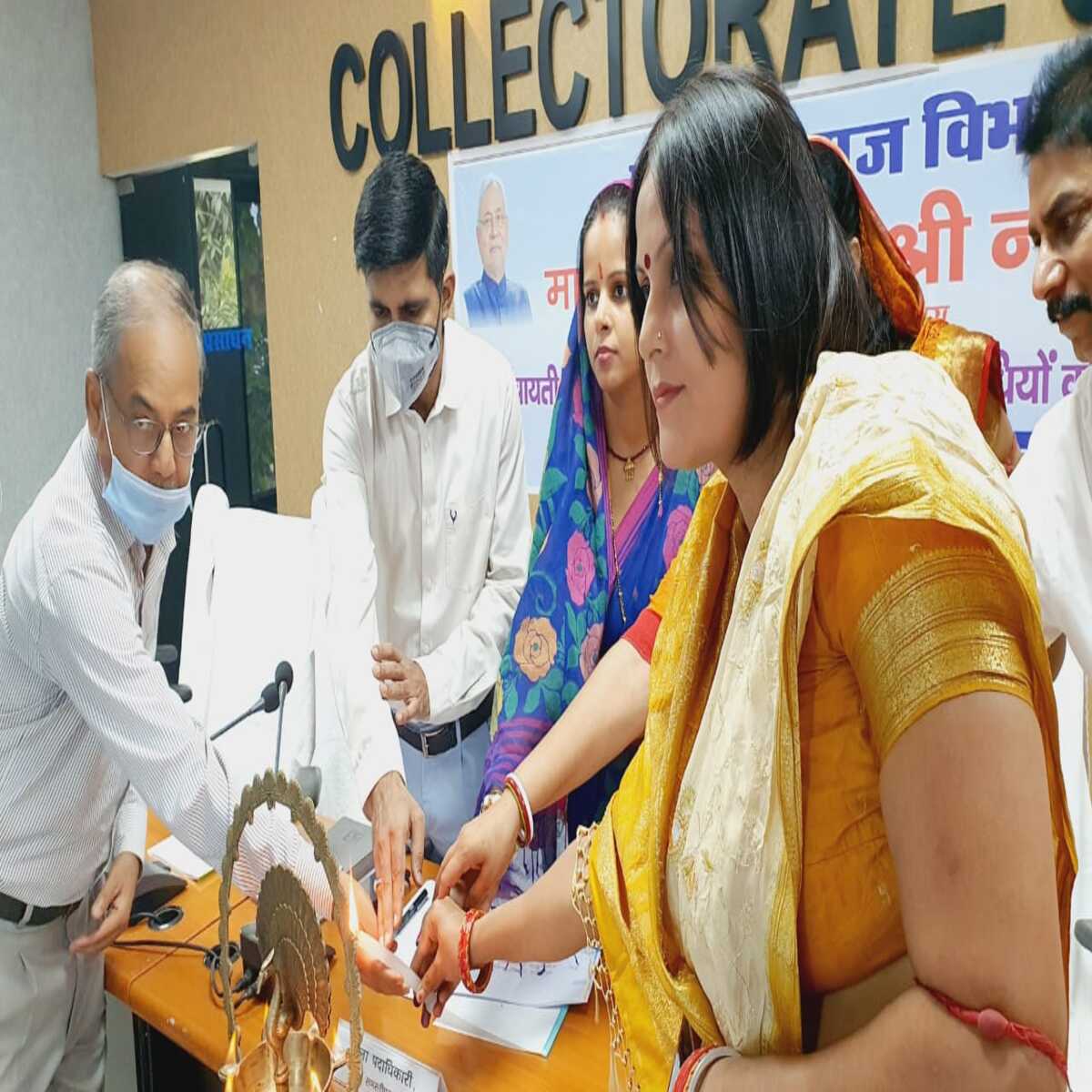 प्रज्वलित कर किया गया