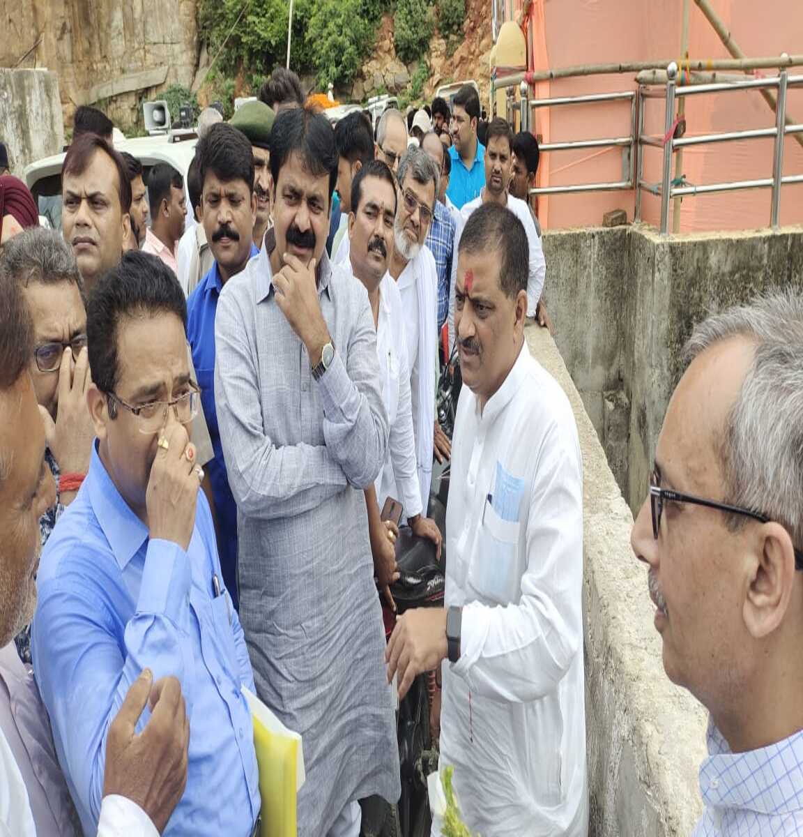 जल संसाधन मंत्री पहुंचे