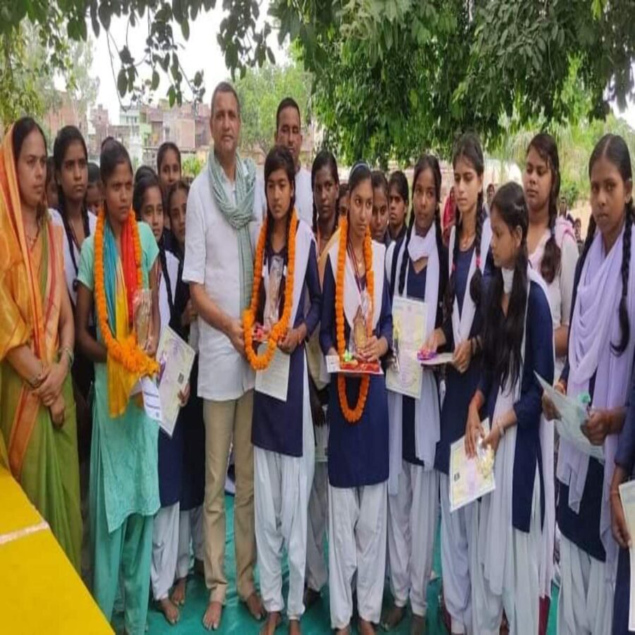 कैमूर: मैट्रिक पास छात्राओं