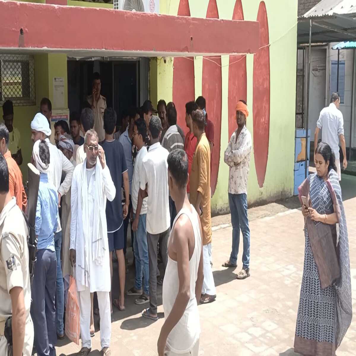 कैमूर: नदी में नहाने