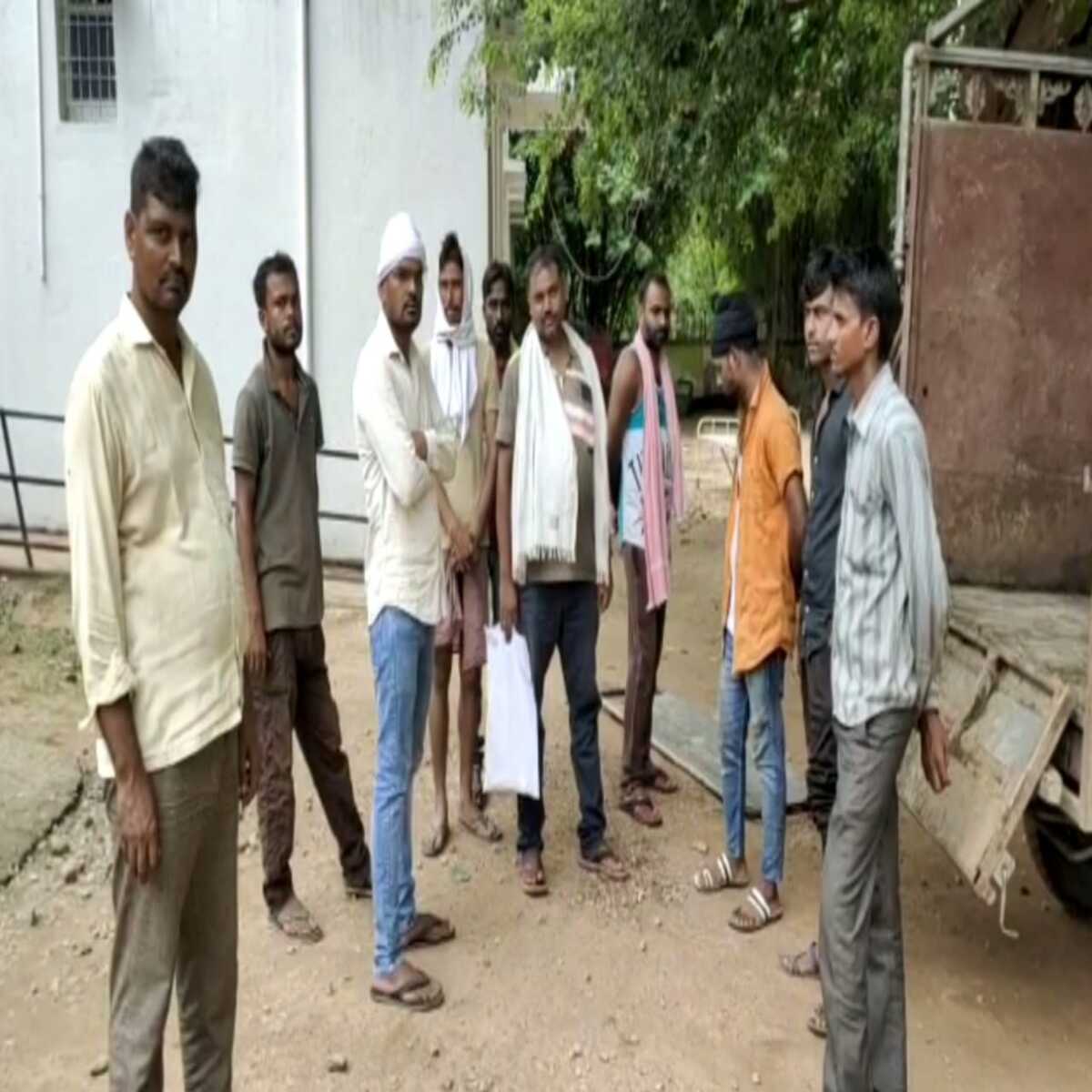 कैमूर: नदी में नहाने