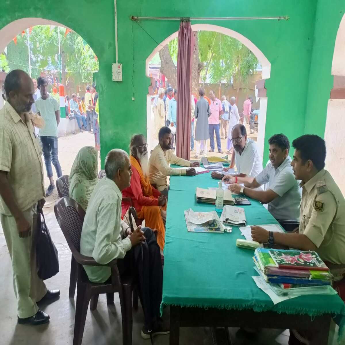 अलग-अलग जगहों से