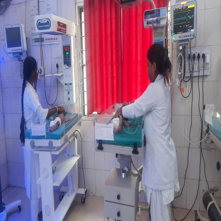 निजी अस्पतालों में जन्मे