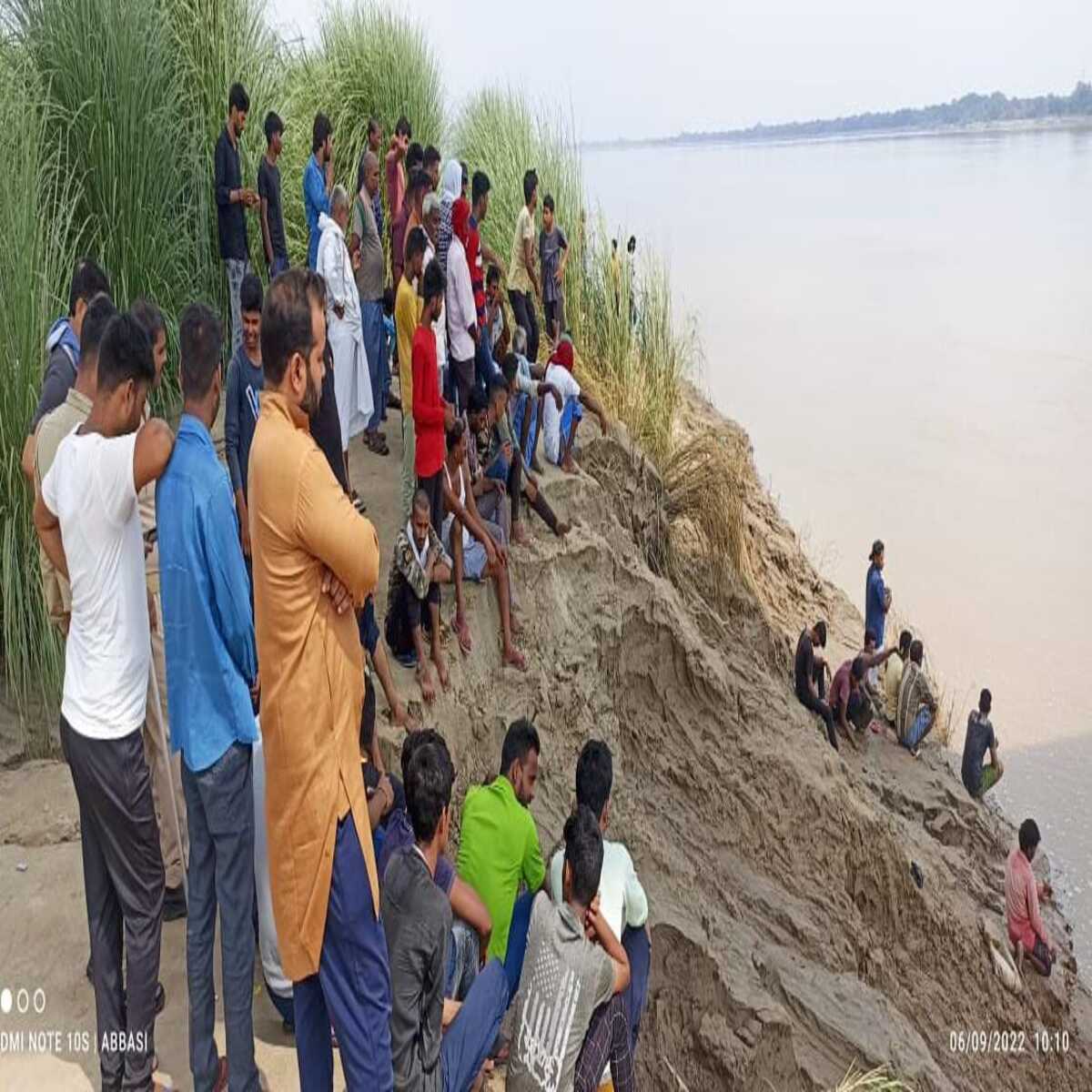 गंगा में छलांग लगाया
