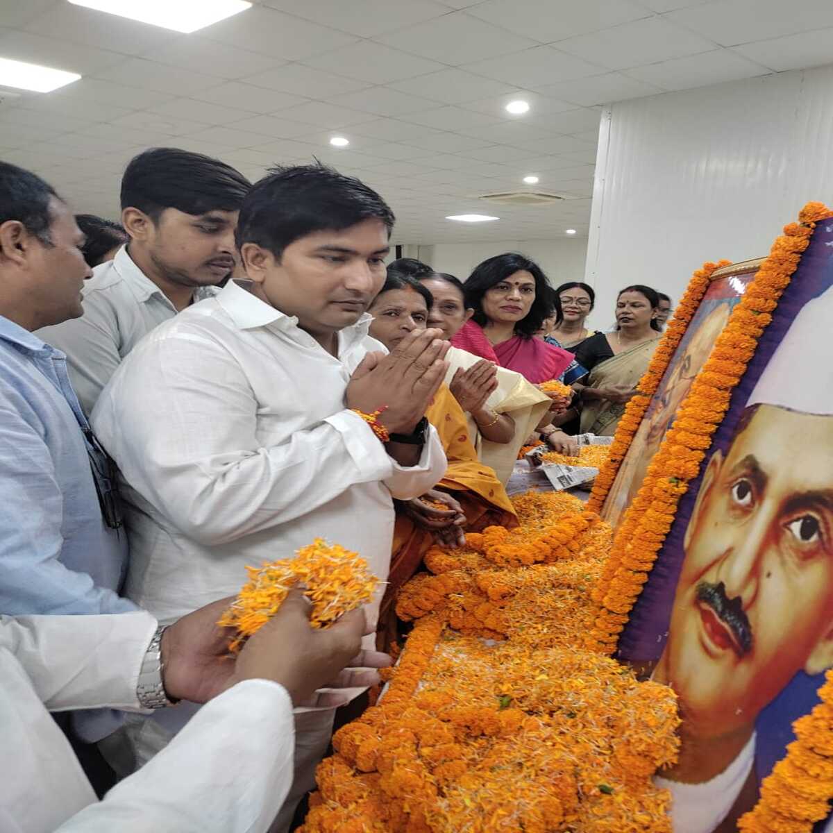 बापू व शास्त्री जी