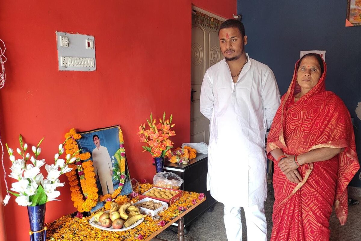 पूर्व प्रधानाध्यापक सह समाजसेवी