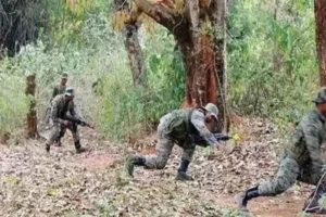 झारखंड के चाईबासा में IED ब्लास्ट, CRPF जवान घायल, पुलिस और नक्सलियों में मुठभेड़